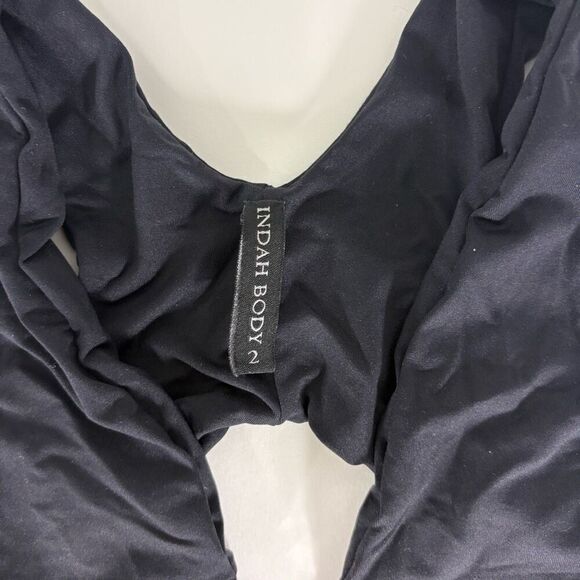 Indah Body Black Cutout V Neck Pullover Swimsuit Size 2 - Picture 2 of 7